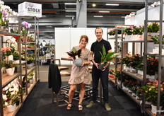 Danielle Vermeulen van Stolk Orchids en Mike Rijnsburger van Stolk Brothers bemande samen de stand en toonde beide hun winterarrangementen.